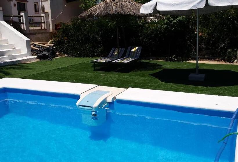 Apartamentos Turísticos   Hostal Los Alisos