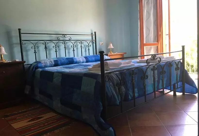 هتل Agriturismo La Grotta Del Tesoro