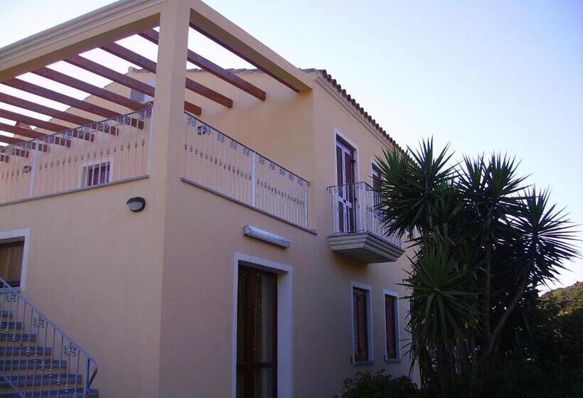 فندق Agriturismo La Grotta Del Tesoro