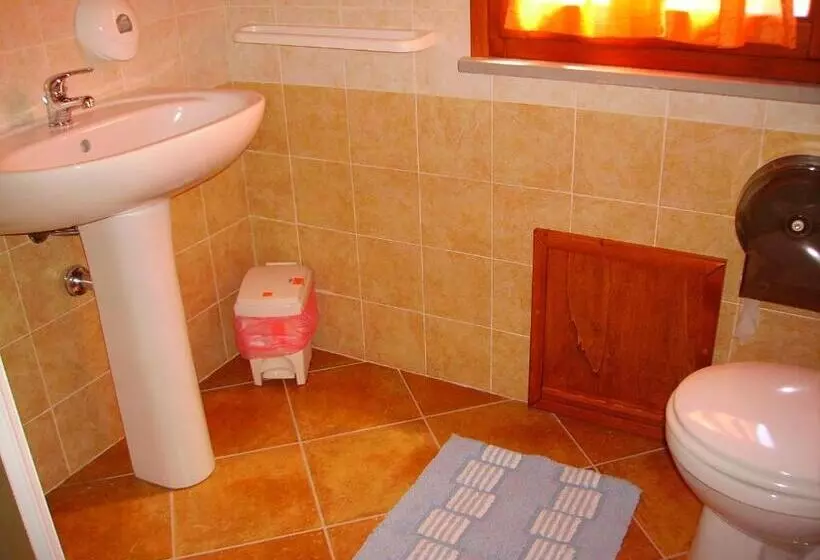 هتل Agriturismo La Grotta Del Tesoro