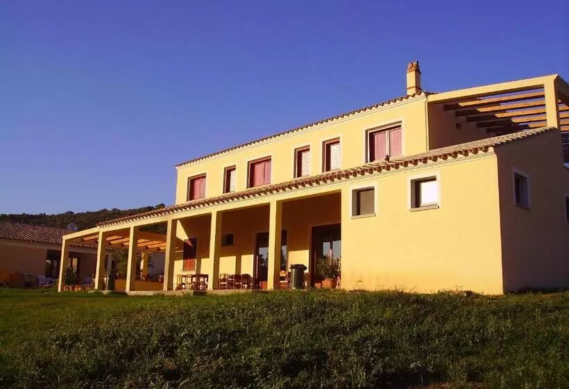 هتل Agriturismo La Grotta Del Tesoro