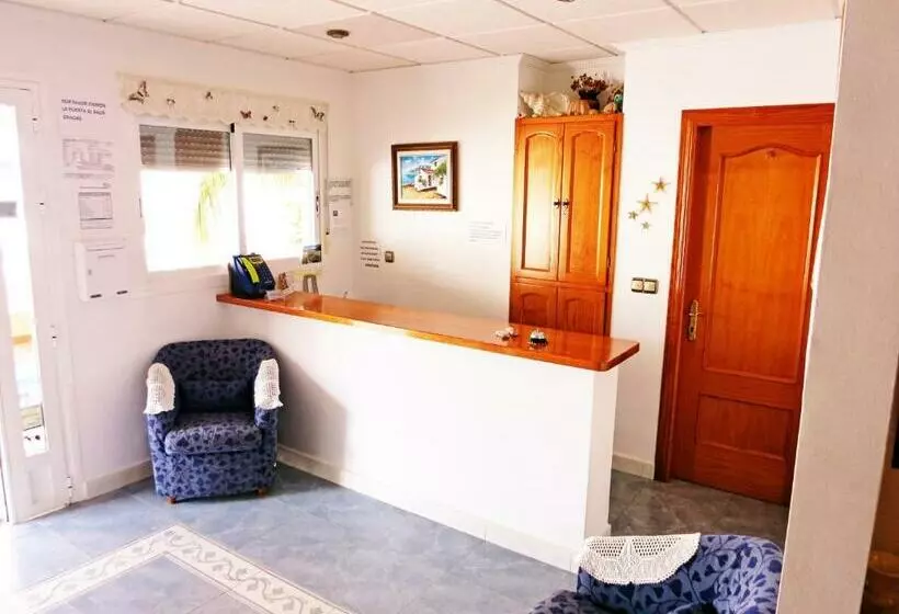 ペンション Hostal Brisamar