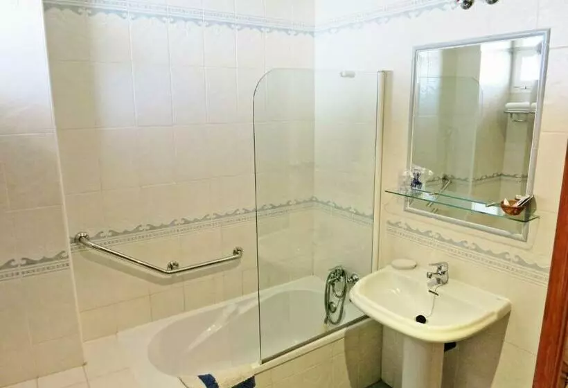 ペンション Hostal Brisamar