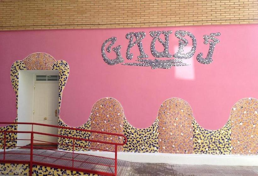 پانسیون Hostal Gaudi Cuenca