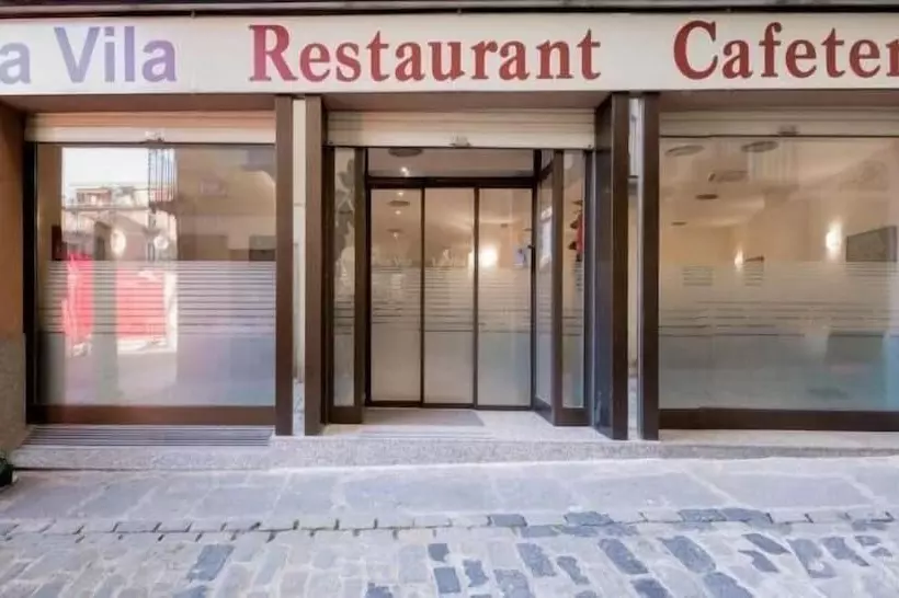 ペンション Hostal La Vila