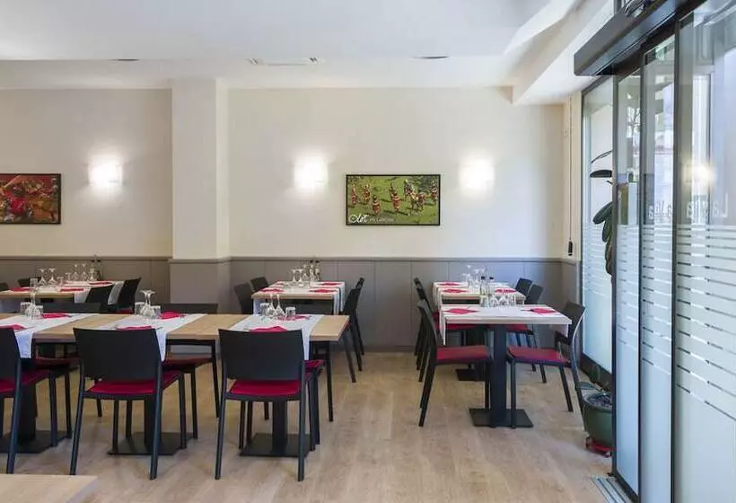 ペンション Hostal La Vila