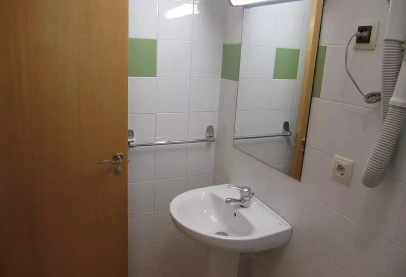 ペンション Hostal La Vila