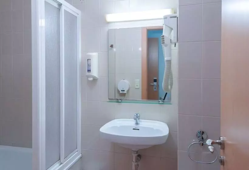 ペンション Hostal La Vila