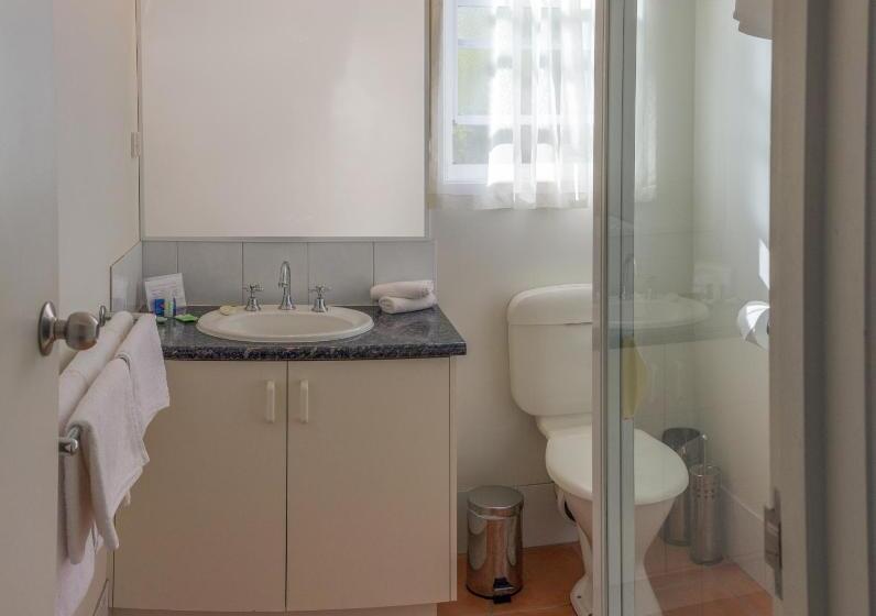 Redwood Manor Motel Apartments