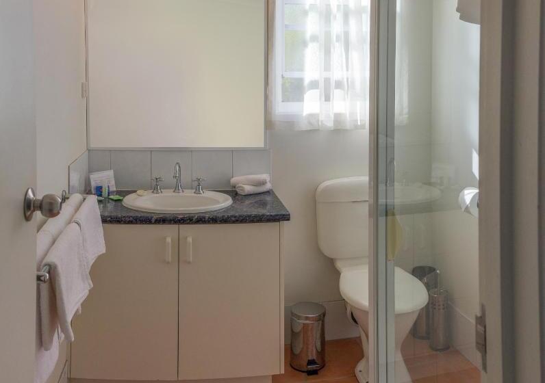 Redwood Manor Motel Apartments