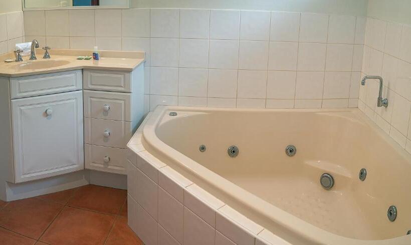 Redwood Manor Motel Apartments