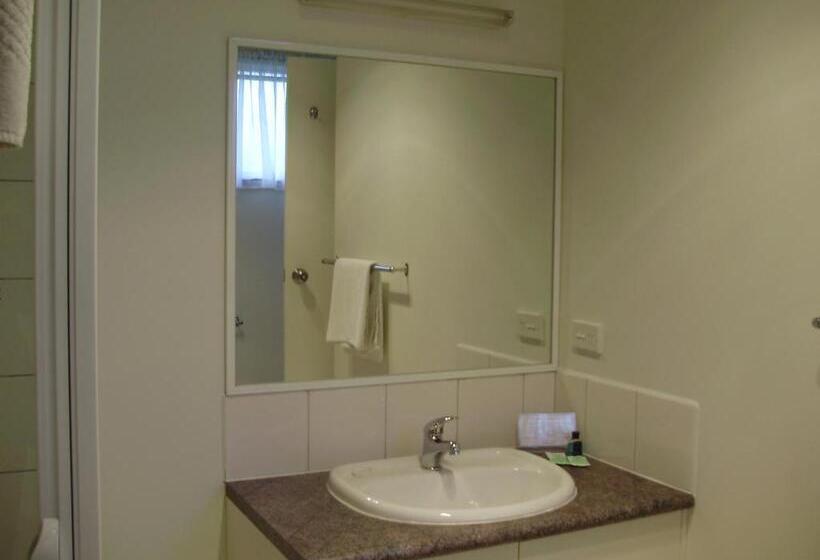 Redwood Manor Motel Apartments