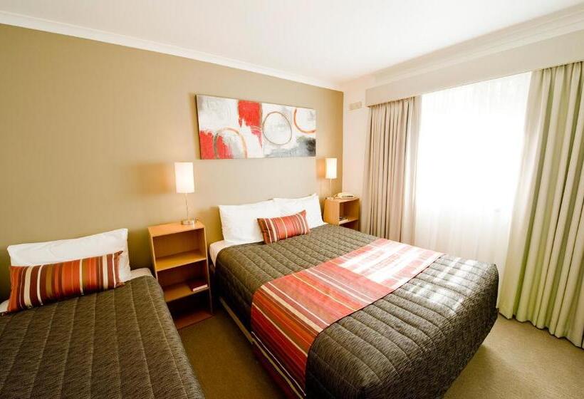 Redwood Manor Motel Apartments