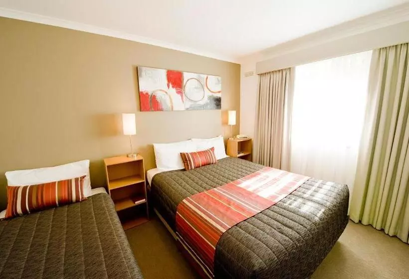 Redwood Manor Motel Apartments