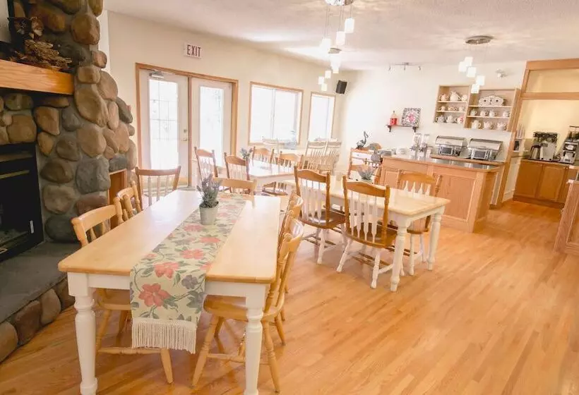 Retkeilymaja Inn On Canyon