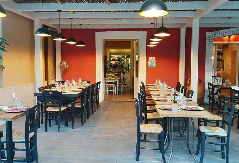 Hotelli Bio Agriturismo Valle Dei Calanchi