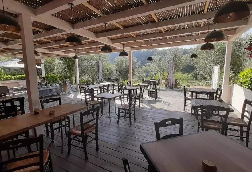 Hotelli Bio Agriturismo Valle Dei Calanchi