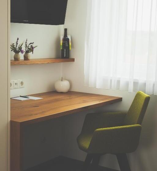 بنسيون Weingut & Gästehaus Zum Seeblick   Familie Sattler