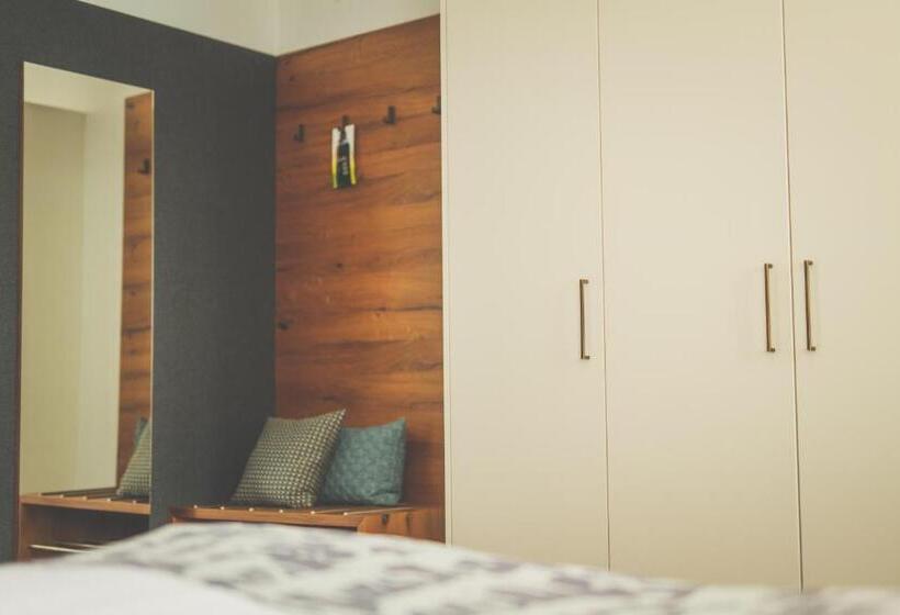 بنسيون Weingut & Gästehaus Zum Seeblick   Familie Sattler