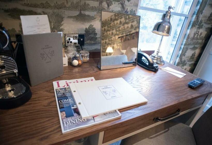 فندق صغير Cromwell Arms Country Pub With Rooms