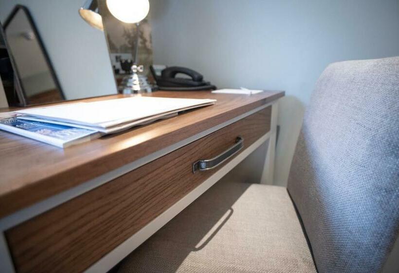 فندق صغير Cromwell Arms Country Pub With Rooms