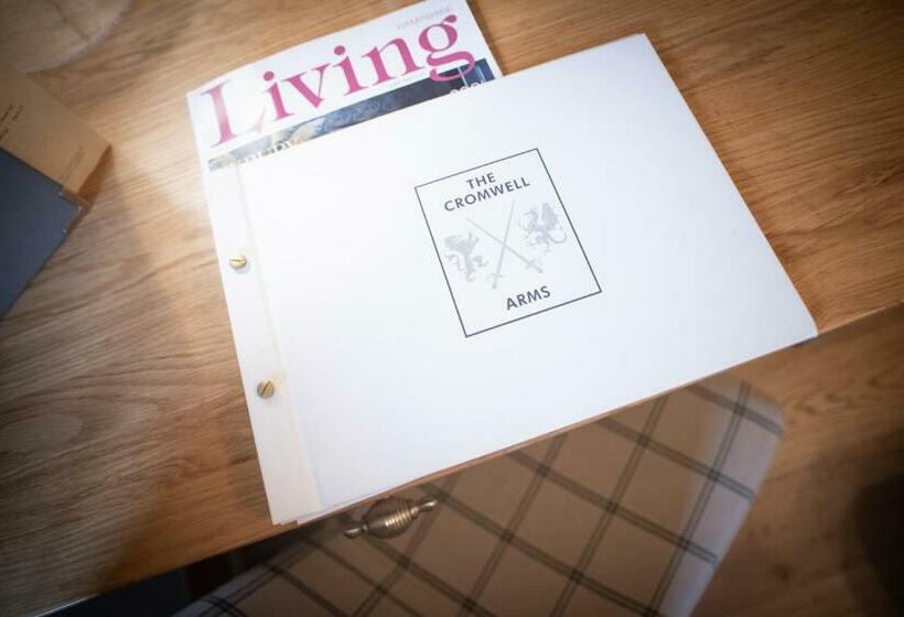 فندق صغير Cromwell Arms Country Pub With Rooms