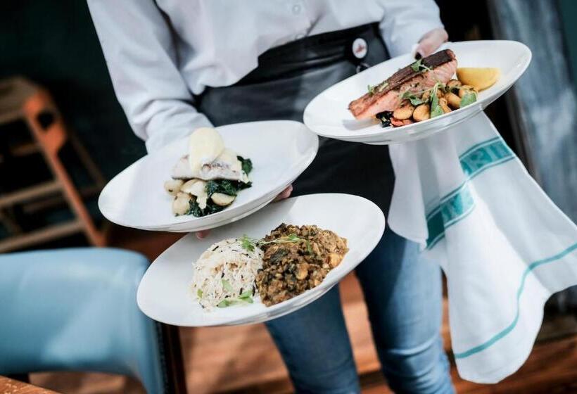 فندق صغير Cromwell Arms Country Pub With Rooms