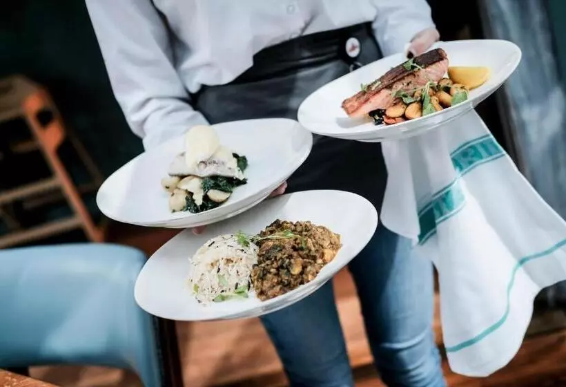 ユースホステル Cromwell Arms Country Pub With Rooms