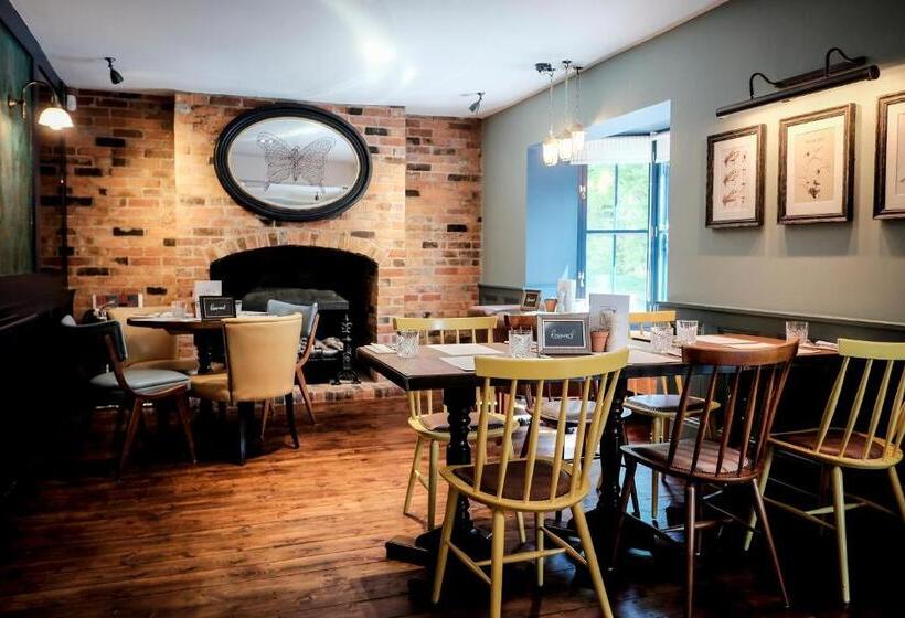 فندق صغير Cromwell Arms Country Pub With Rooms