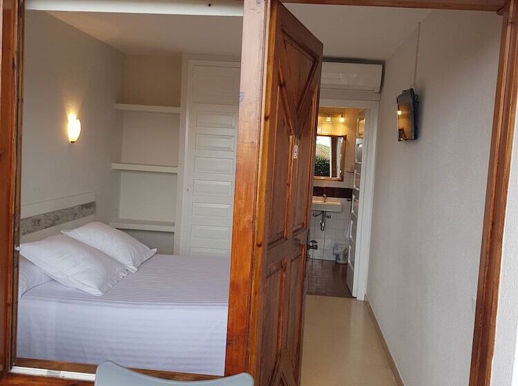 Отель Hostal Ondina