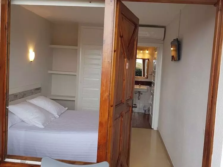 ホテル Hostal Ondina