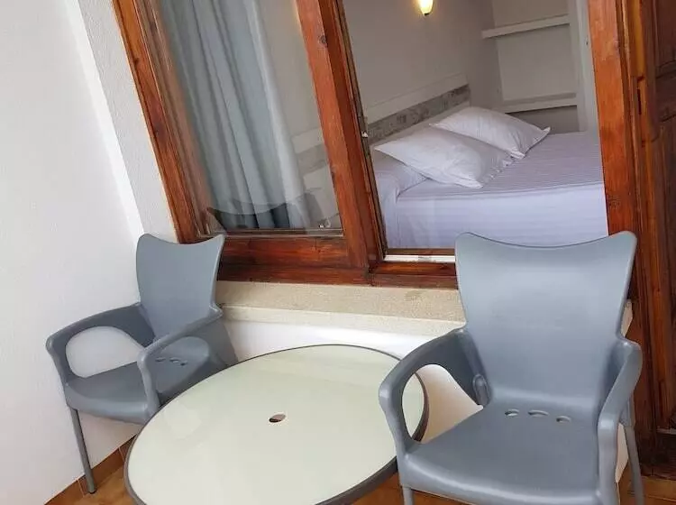 ホテル Hostal Ondina