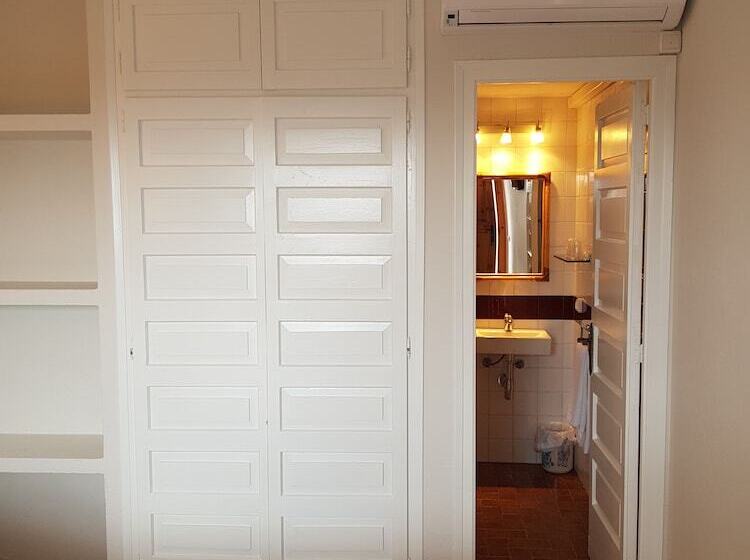 Отель Hostal Ondina