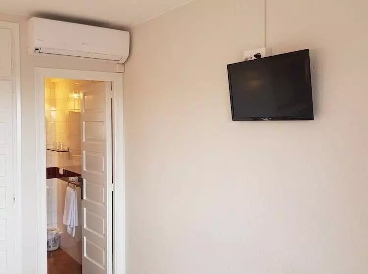 ホテル Hostal Ondina