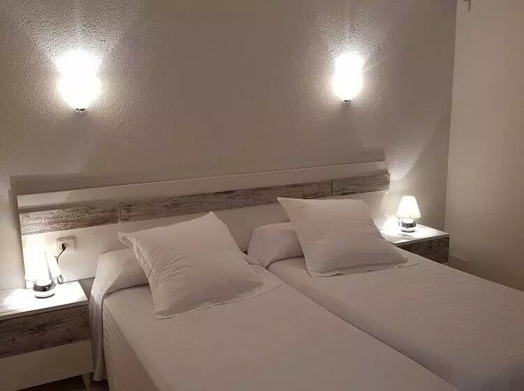 ホテル Hostal Ondina