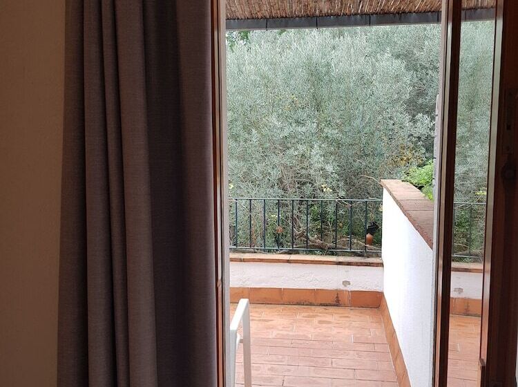 Отель Hostal Ondina