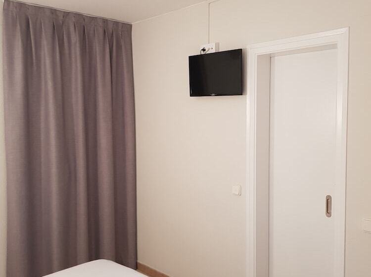 Отель Hostal Ondina