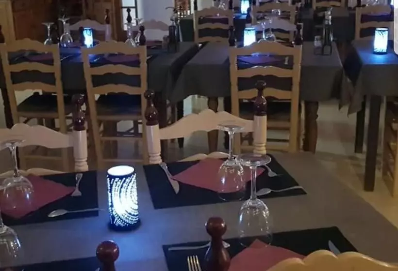 ホテル Hostal Ondina