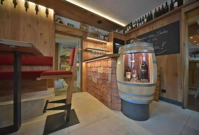 ペンション Restaurant   Sonnblick