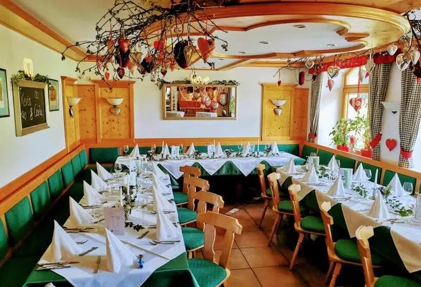 ペンション Restaurant   Sonnblick
