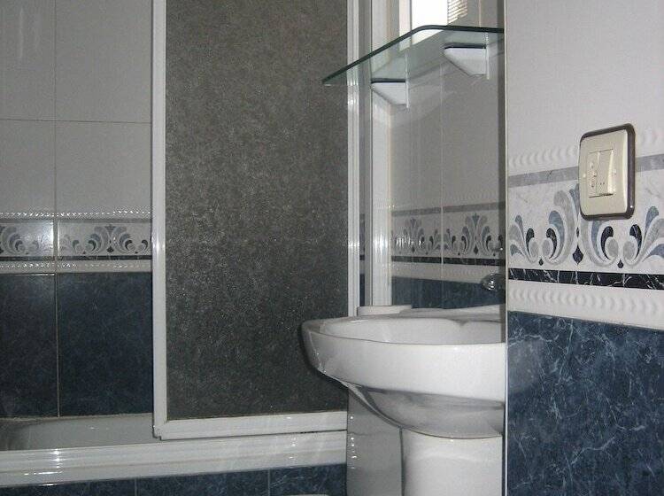 פנסיון Hostal Restaurante La Trucha