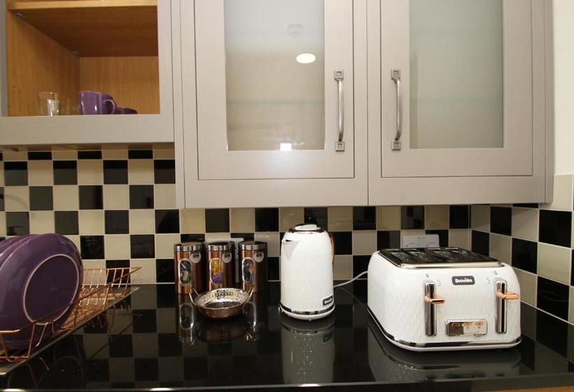 بنسيون The Ormonde Guesthouse