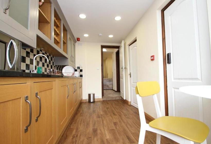 بنسيون The Ormonde Guesthouse