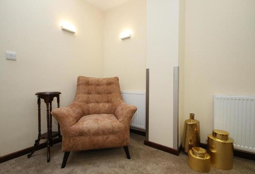 بنسيون The Ormonde Guesthouse