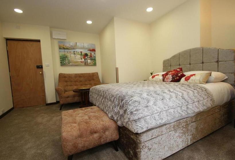 بنسيون The Ormonde Guesthouse