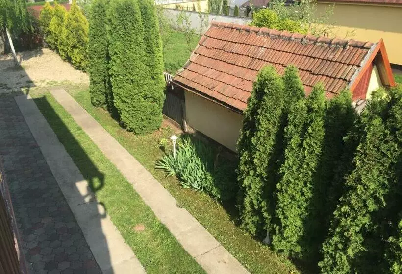 ペンション Pinczés Ház