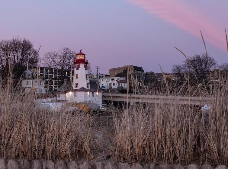 호스텔 Inn At The Harbour