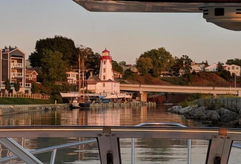 호스텔 Inn At The Harbour