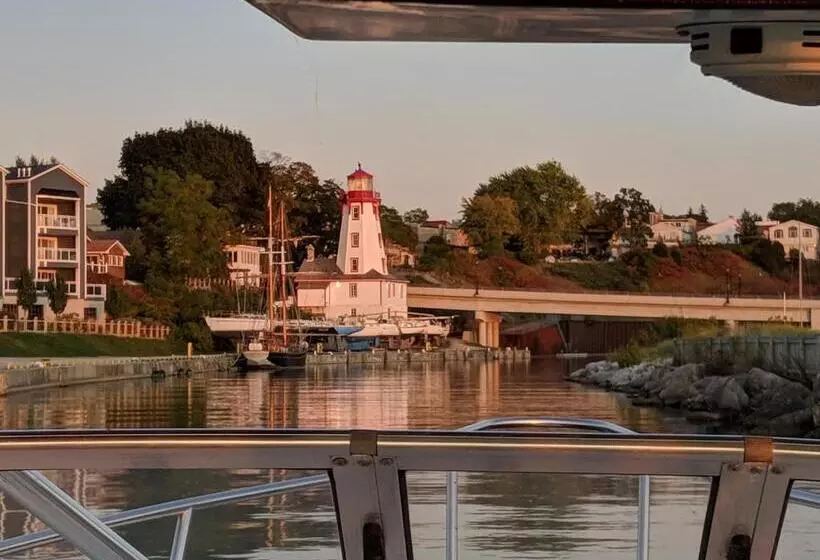 Retkeilymaja Inn At The Harbour