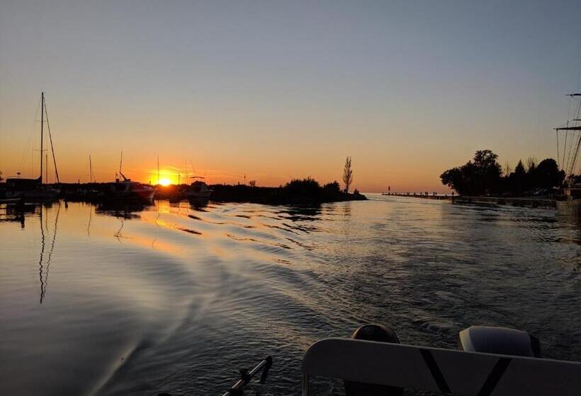 호스텔 Inn At The Harbour